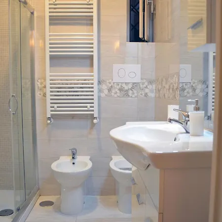 アパート Midway House Sant'Egidio del Monte Albino